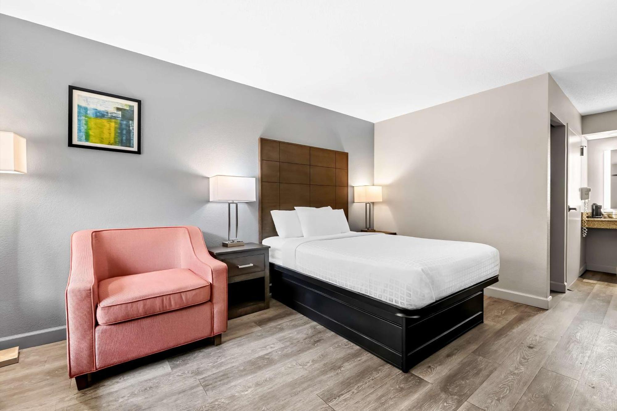 Surestay Plus Hotel By Best Western Southern Pines Pinehurst Екстериор снимка