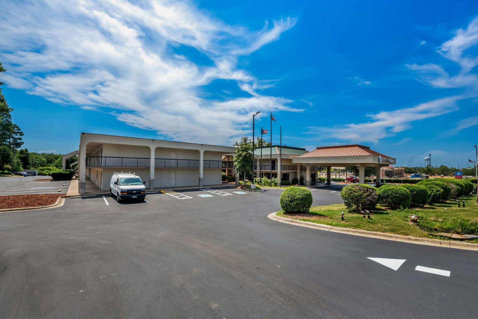 Surestay Plus Hotel By Best Western Southern Pines Pinehurst Екстериор снимка