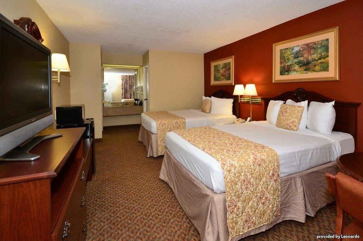 Surestay Plus Hotel By Best Western Southern Pines Pinehurst Стая снимка