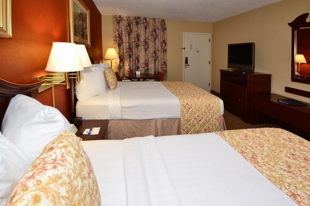 Surestay Plus Hotel By Best Western Southern Pines Pinehurst Стая снимка