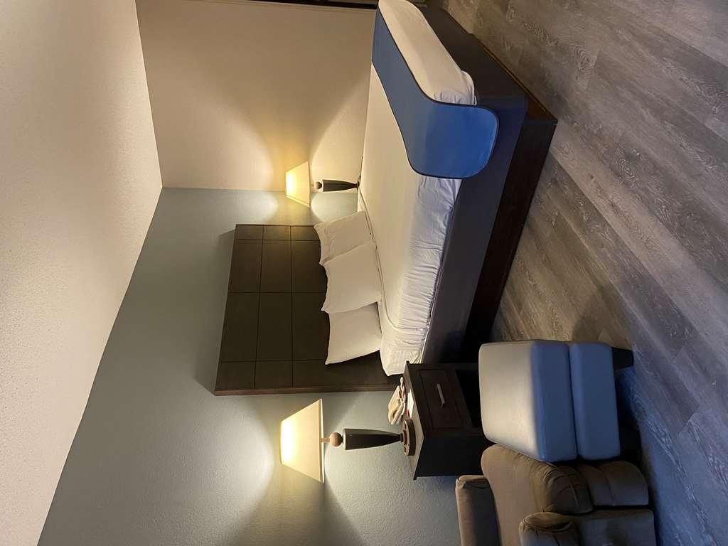 Surestay Plus Hotel By Best Western Southern Pines Pinehurst Стая снимка